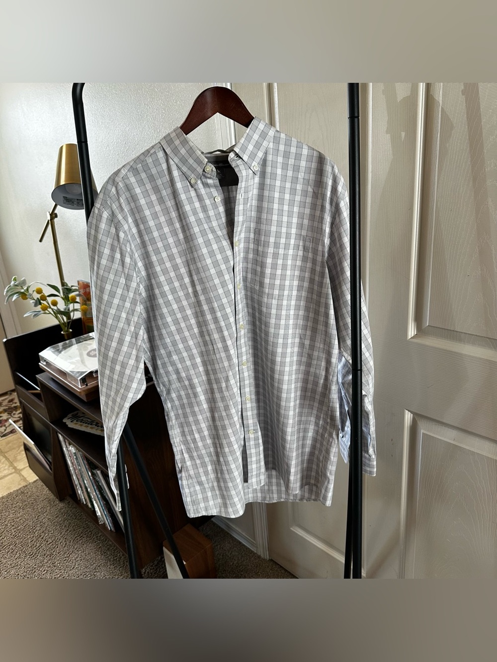 Eddie Bauer Light Gray Plaid Button-Down Shirt 🦋